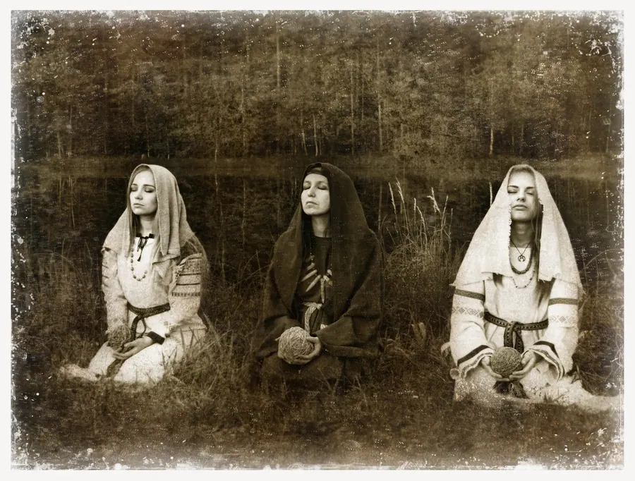 Норны - Мойры - Парки — художественная фотография Вячеслава Ларионова (серия «Поморские виденья», 2016 г.)